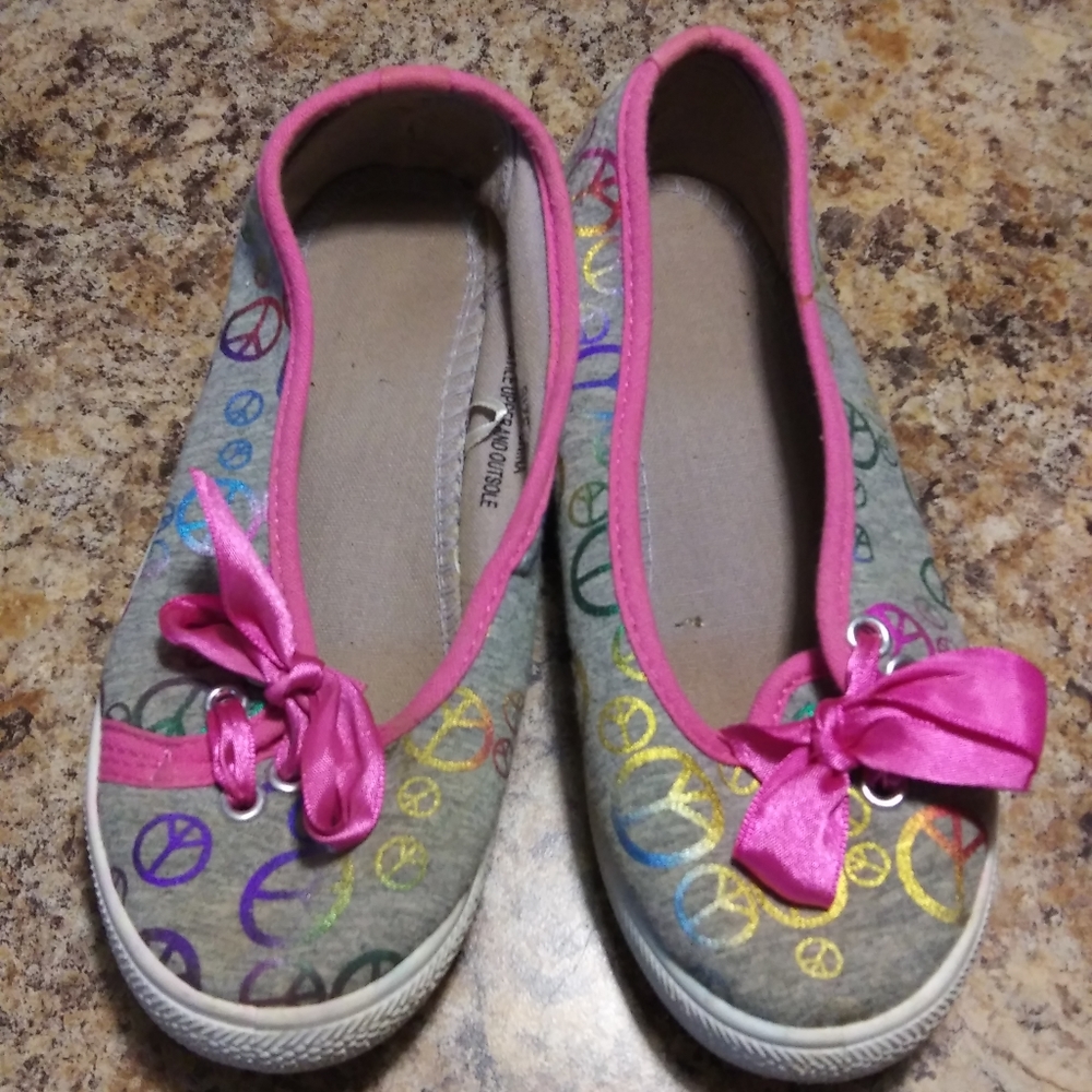 Girls Grey Peace Sign Slip On Shoes